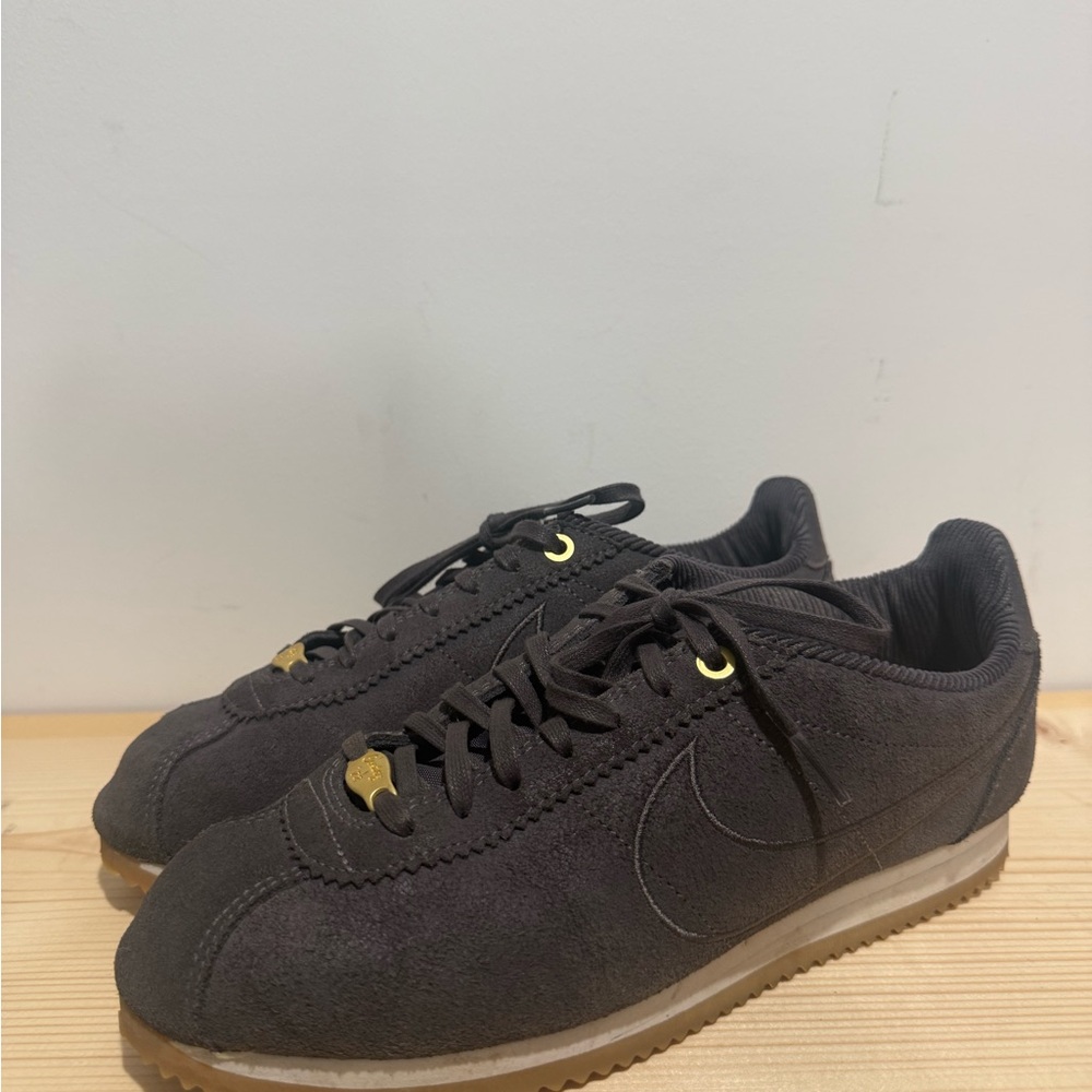 Nike Cortez Black Sneakers with Gold Accents - Sz 9